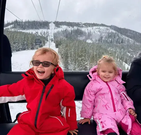 Пэрис Хилтон устроила яркий семейный отдых на горнолыжном курорте