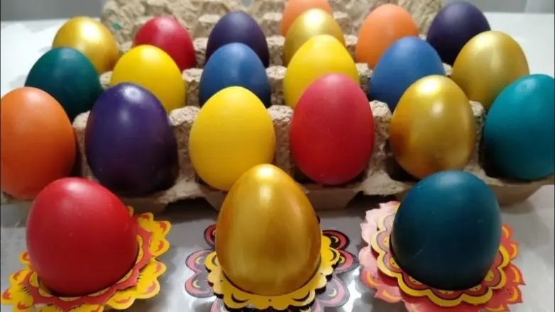 Топ-30 невероятных идей для росписи пасхальных яиц: от космоса до цветов