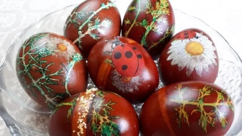 Топ-30 невероятных идей для росписи пасхальных яиц: от космоса до цветов