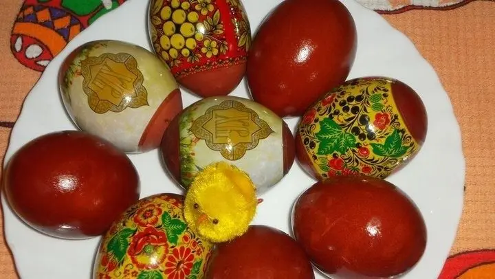 Топ-30 невероятных идей для росписи пасхальных яиц: от космоса до цветов