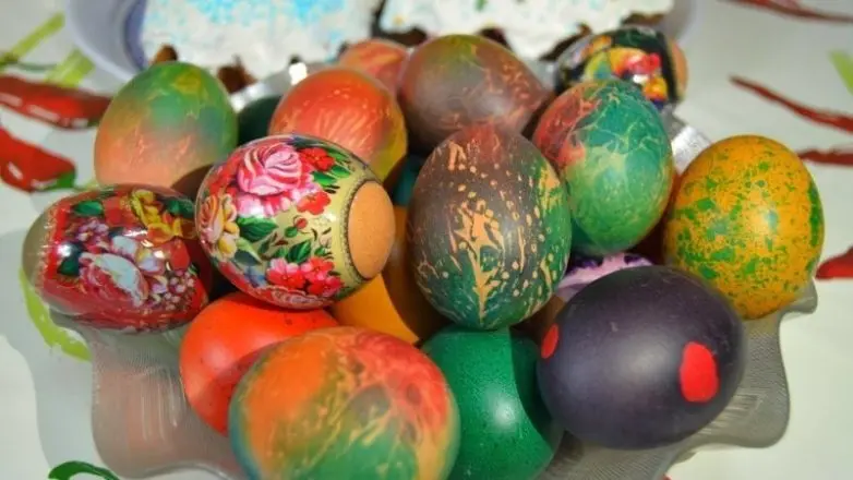 Топ-30 невероятных идей для росписи пасхальных яиц: от космоса до цветов