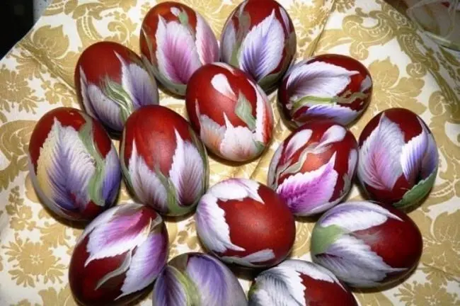 Топ-30 невероятных идей для росписи пасхальных яиц: от космоса до цветов