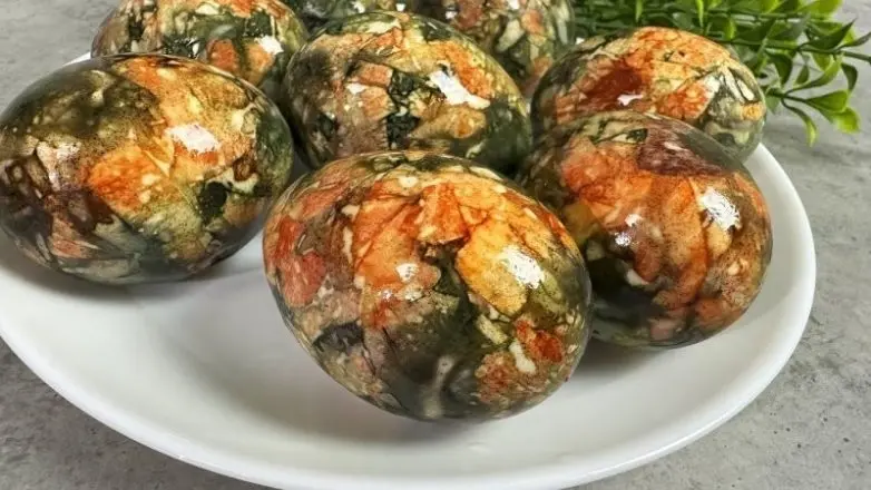 Топ-30 невероятных идей для росписи пасхальных яиц: от космоса до цветов