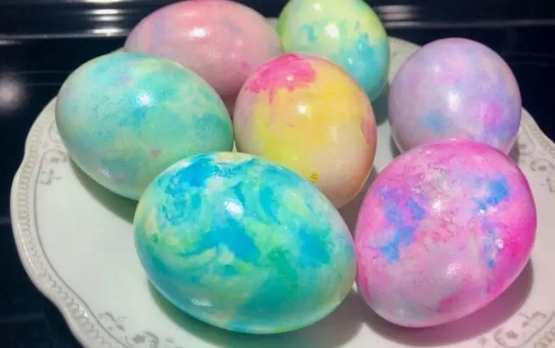 Топ-30 невероятных идей для росписи пасхальных яиц: от космоса до цветов