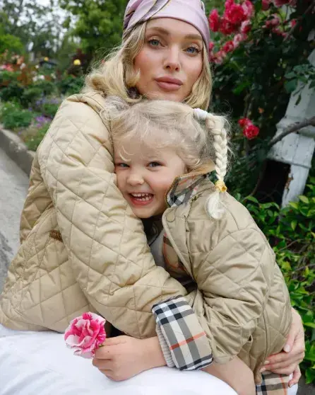 Эльза Хоск ждёт второго ребёнка и показала беременный животик в откровенной фотосессии