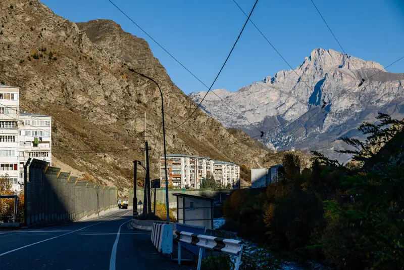 Мизур — посёлок в Северной Осетии, зажатый горами и временем Промышленность Мизура