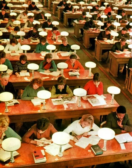 Негде яблоку упасть