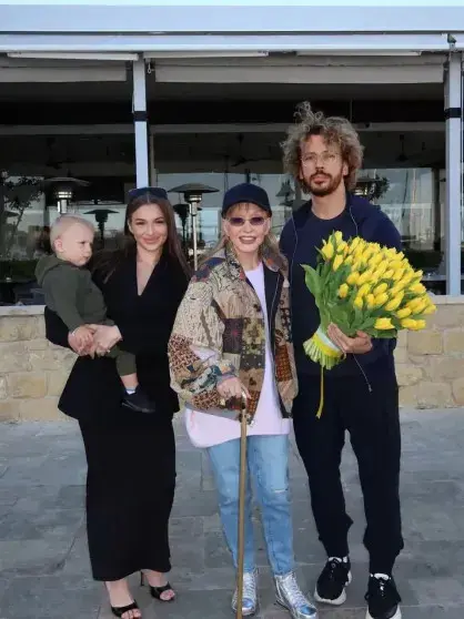 Галкин показал новые фото с дочерью Лизой: поклонники в восторге от сходства с Пугачёвой