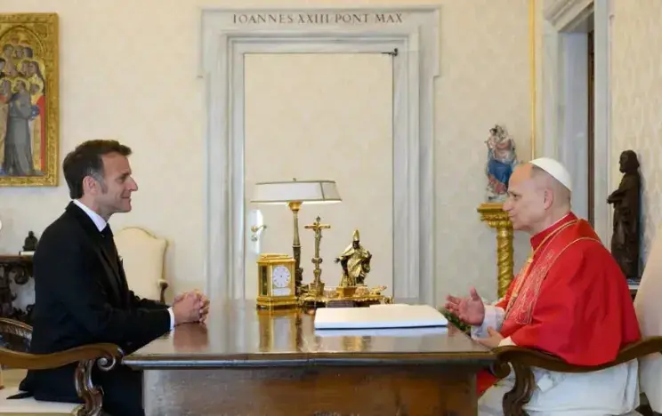 Макроны в Ватикане: встреча с папой, чёрный наряд Брижит и вечные сплетни