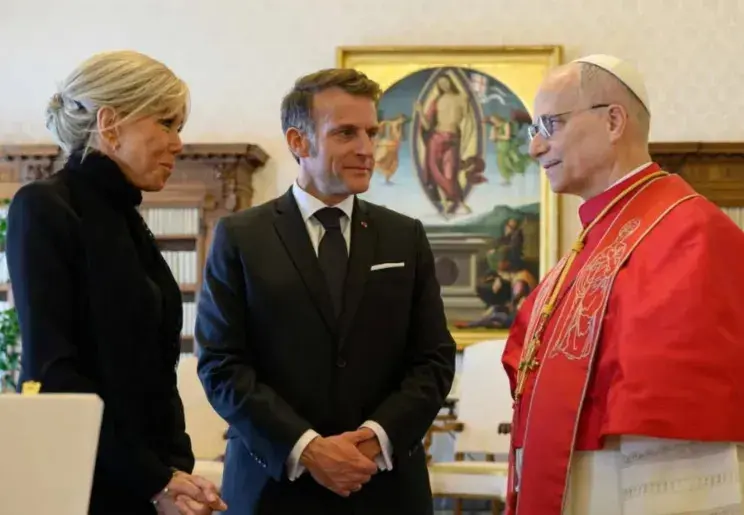 Макроны в Ватикане: встреча с папой, чёрный наряд Брижит и вечные сплетни