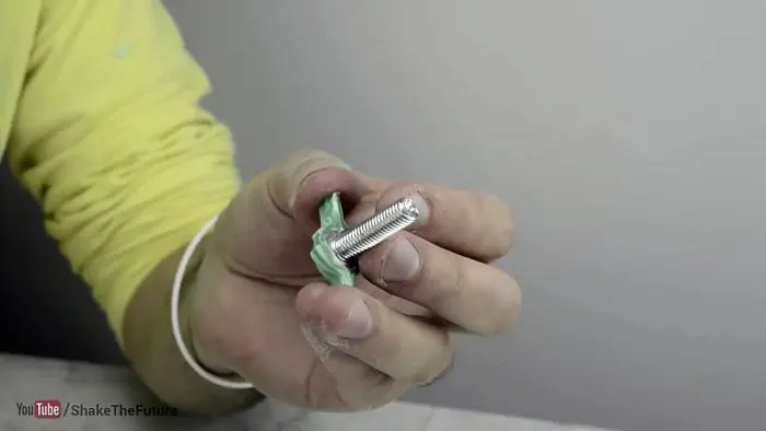 Болт-барашек за 5 минут: простая инструкция из подручных материалов