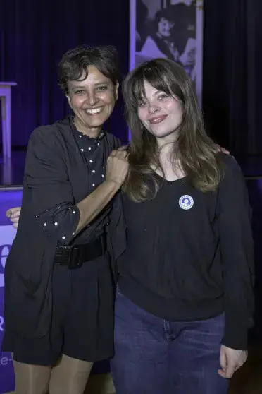 Катрин Денёв и её внучка Анна Биолэй вышли в свет: джинсы и кроссовки вызвали шквал критики