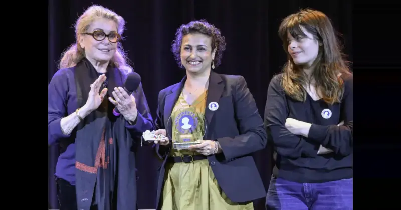 Катрин Денёв и её внучка Анна Биолэй вышли в свет: джинсы и кроссовки вызвали шквал критики