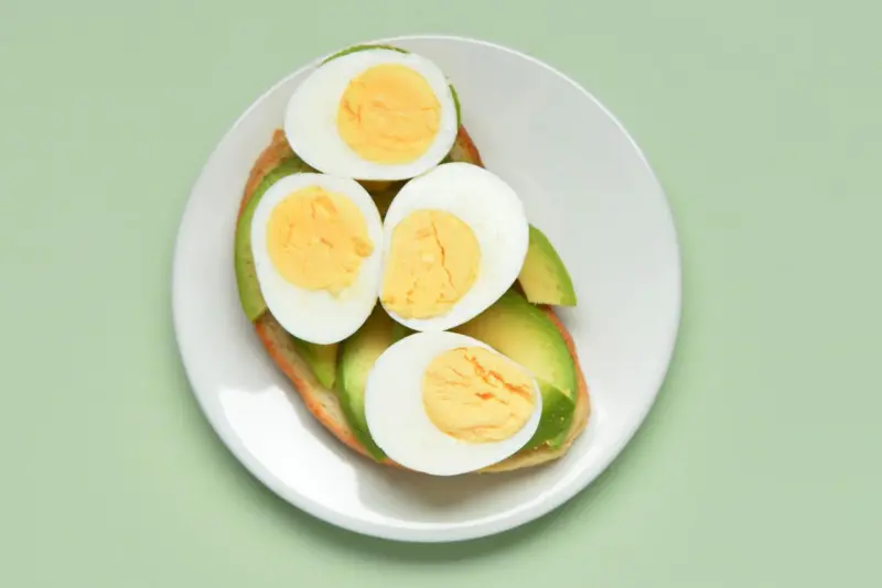 Почему вареные яйца нельзя хранить долго: важные правила безопасности