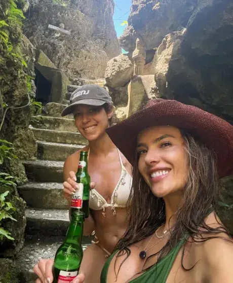 Алессандра Амбросио отпраздновала 45-летие на Бали