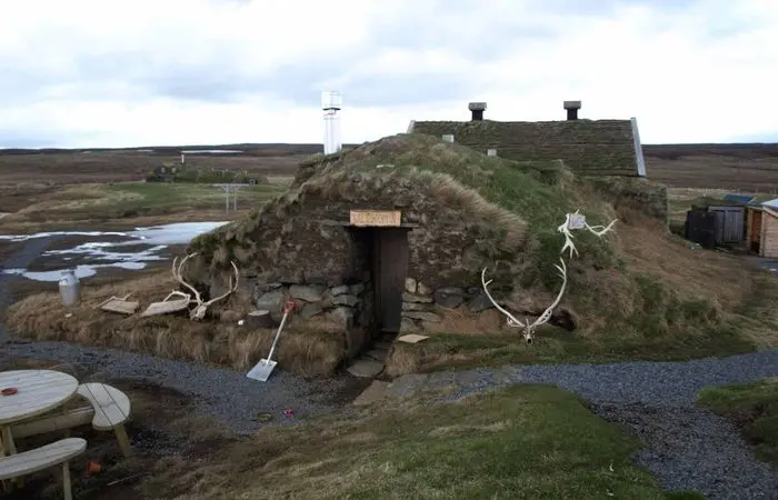 Дерновые дома викингов: гениальная архитектура из земли и травы