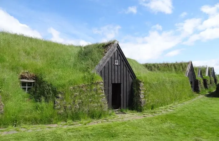 Дерновые дома викингов: гениальная архитектура из земли и травы