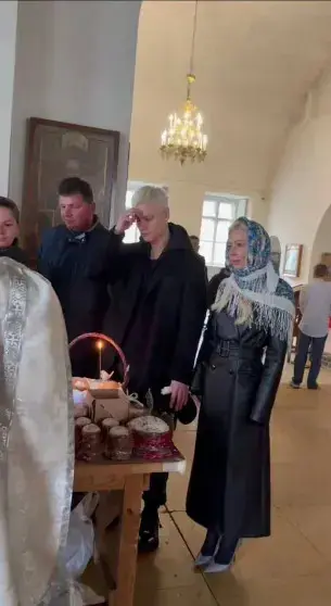 Шаман и Мизулина в храме: пасхальные традиции и фото с поклонниками