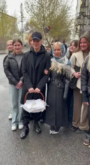 Шаман и Мизулина в храме: пасхальные традиции и фото с поклонниками