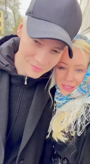 Шаман и Мизулина в храме: пасхальные традиции и фото с поклонниками