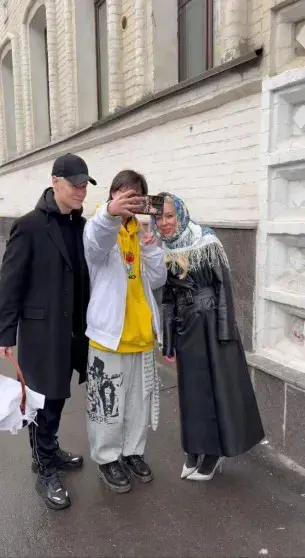 Шаман и Мизулина в храме: пасхальные традиции и фото с поклонниками