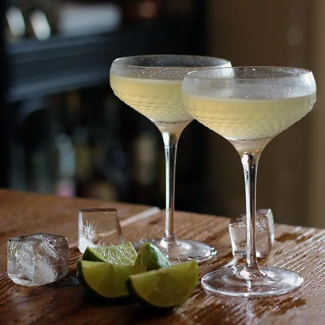 Легендарные коктейли Западного побережья: от «Парадиза» до «Маргариты Томми»