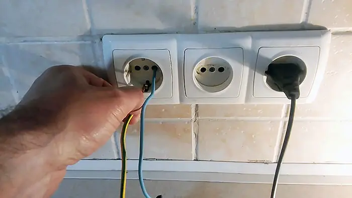 Как проверить заземление за 1 минуту: запрещенный метод электриков