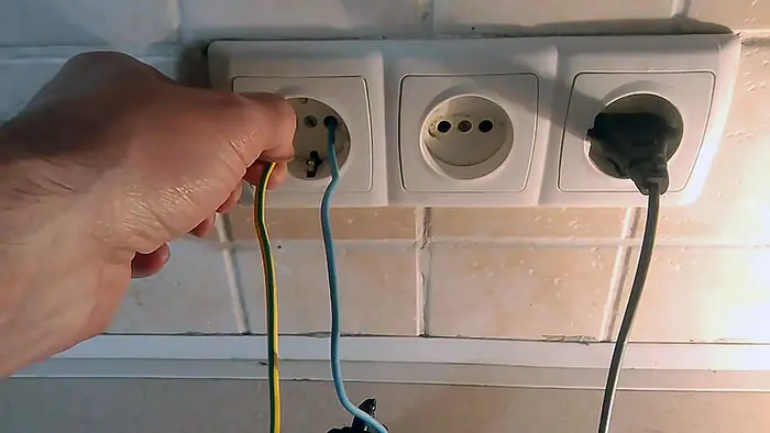 Как проверить заземление за 1 минуту: запрещенный метод электриков