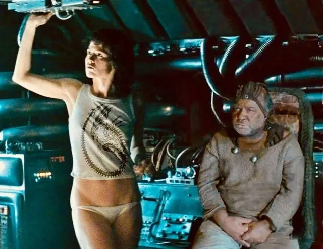 Свежая порция юмора: лучшие мемы и картинки для отличного настроения