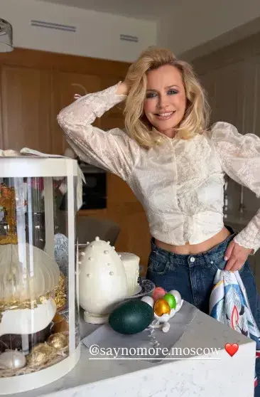 Звёздный пасхальный обед в редакции «Москвички»: кулич за 100 тысяч и гости в джинсах
