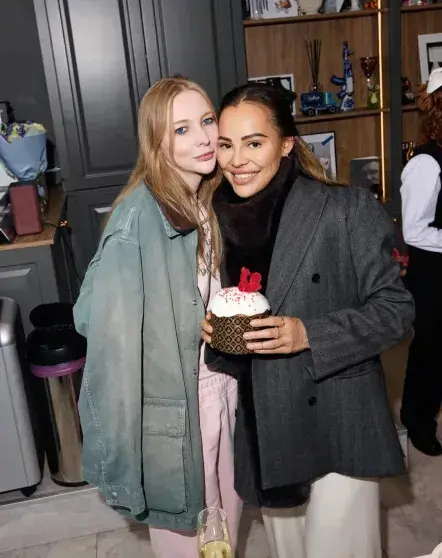 Звёздный пасхальный обед в редакции «Москвички»: кулич за 100 тысяч и гости в джинсах