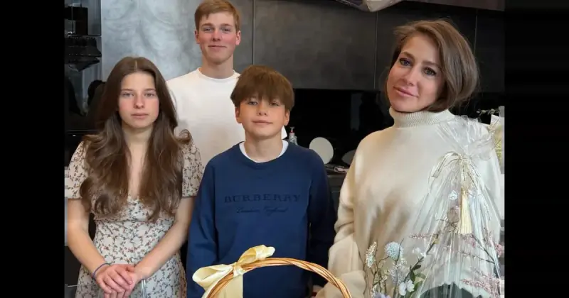 Звёздный пасхальный обед в редакции «Москвички»: кулич за 100 тысяч и гости в джинсах