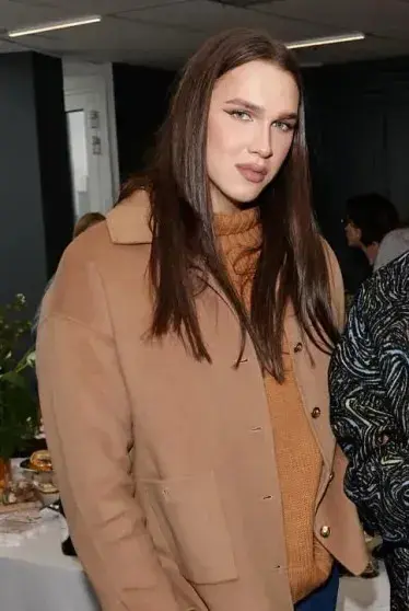 Звёздный пасхальный обед в редакции «Москвички»: кулич за 100 тысяч и гости в джинсах