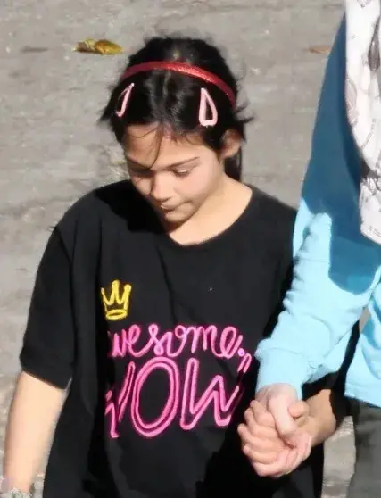 Райан Гослинг в роли заботливого отца: редкие кадры прогулки с дочерьми