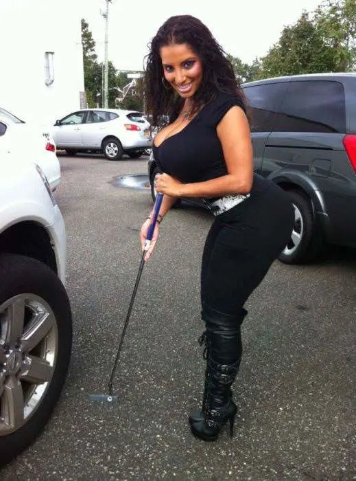 Соблазнительные формы: Девушки в обтягивающей одежде