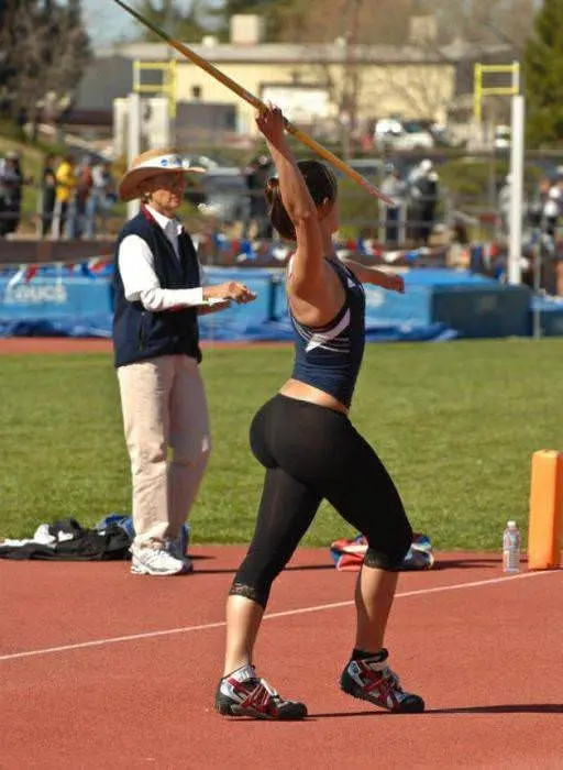 Соблазнительные формы: Девушки в обтягивающей одежде