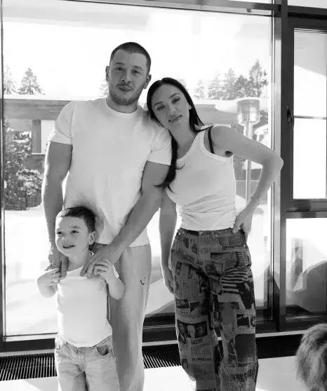 Семейное счастье Серябкиной: редкие кадры с мужем и сыном