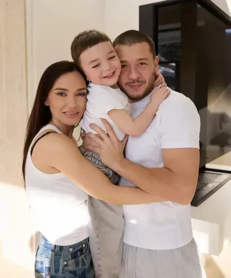 Семейное счастье Серябкиной: редкие кадры с мужем и сыном