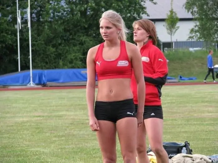 Спортивные девушки в отличной форме