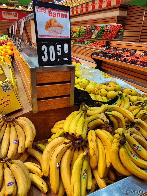 Российские торты и айран из крана: что удивило в супермаркете Ашхабада