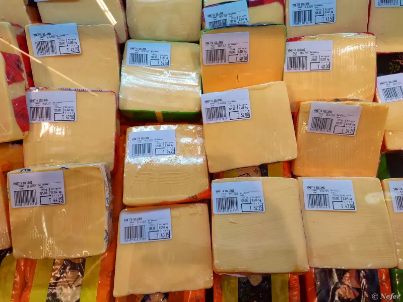 Российские торты и айран из крана: что удивило в супермаркете Ашхабада