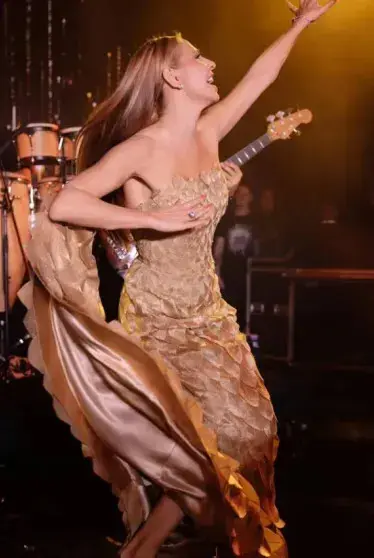 Навка в золотом платье и Песков: как фигуристка отметила 51-й день рождения