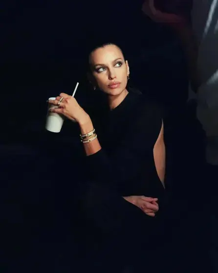 Ирина Шейк в золоте: супермодель стала лицом новой ювелирной коллекции