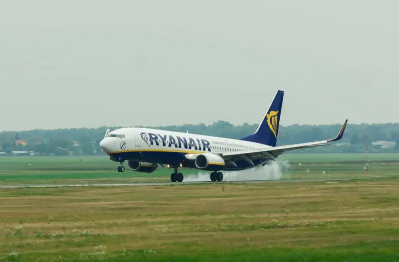 Забытая схема: почему двигатели перестали прятать в крылья самолётов