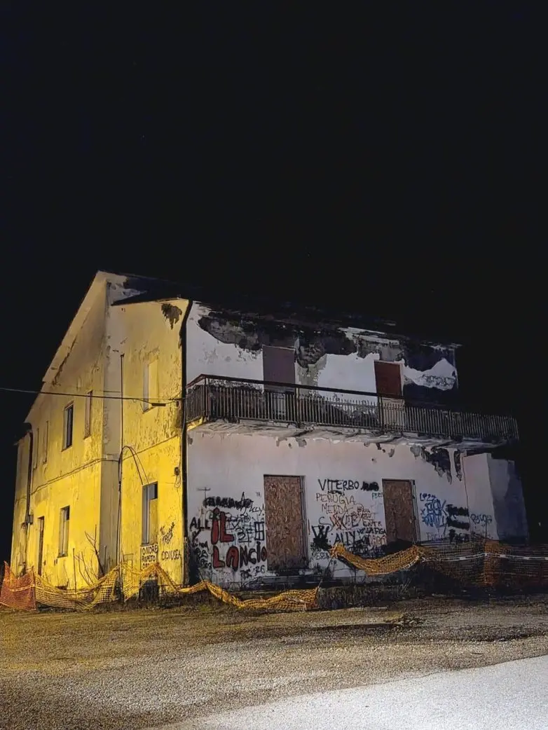 Застывшее время: магия заброшенных мест в атмосферных фотографиях