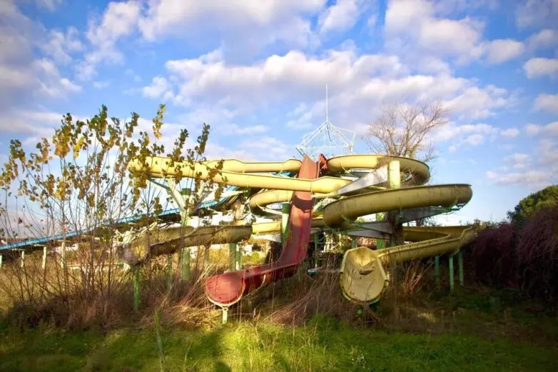 Застывшее время: магия заброшенных мест в атмосферных фотографиях