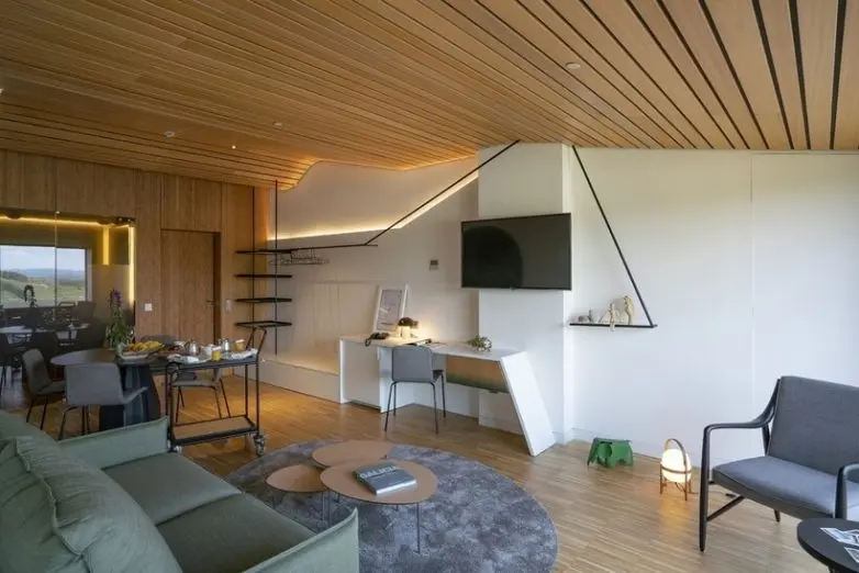 Отель, возродившийся из катастрофы: Parador на Побережье смерти