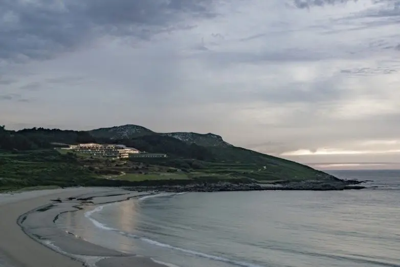 Отель, возродившийся из катастрофы: Parador на Побережье смерти