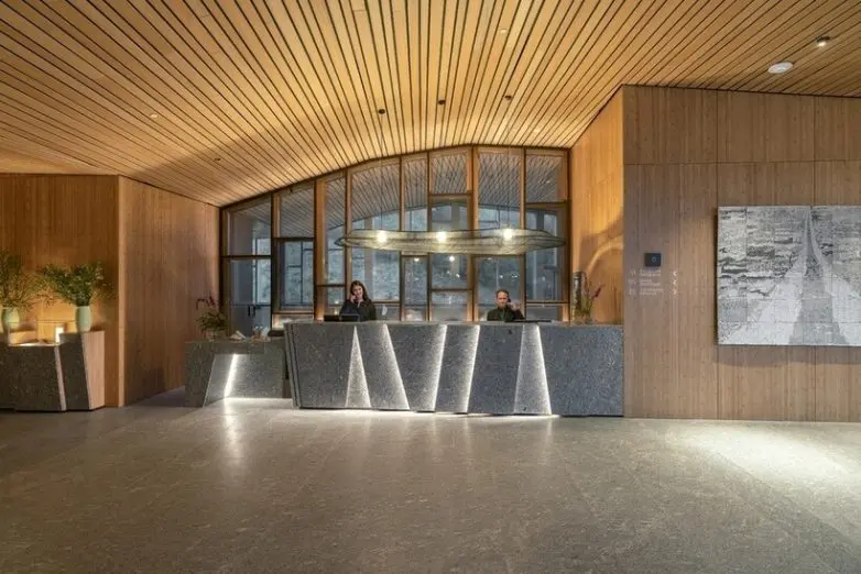 Отель, возродившийся из катастрофы: Parador на Побережье смерти