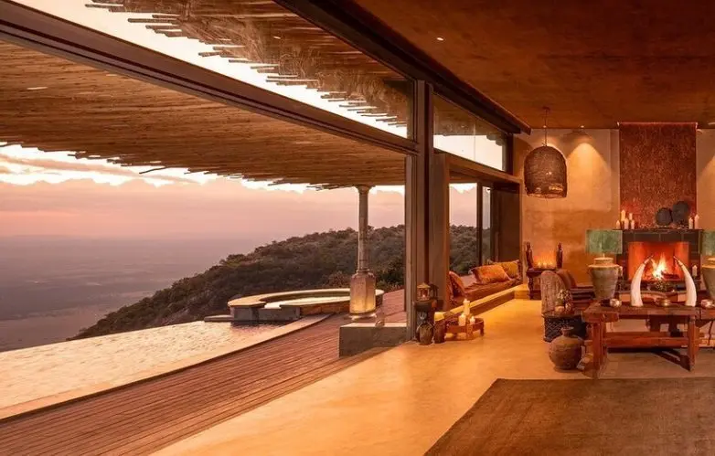 Отель, возродившийся из катастрофы: Parador на Побережье смерти